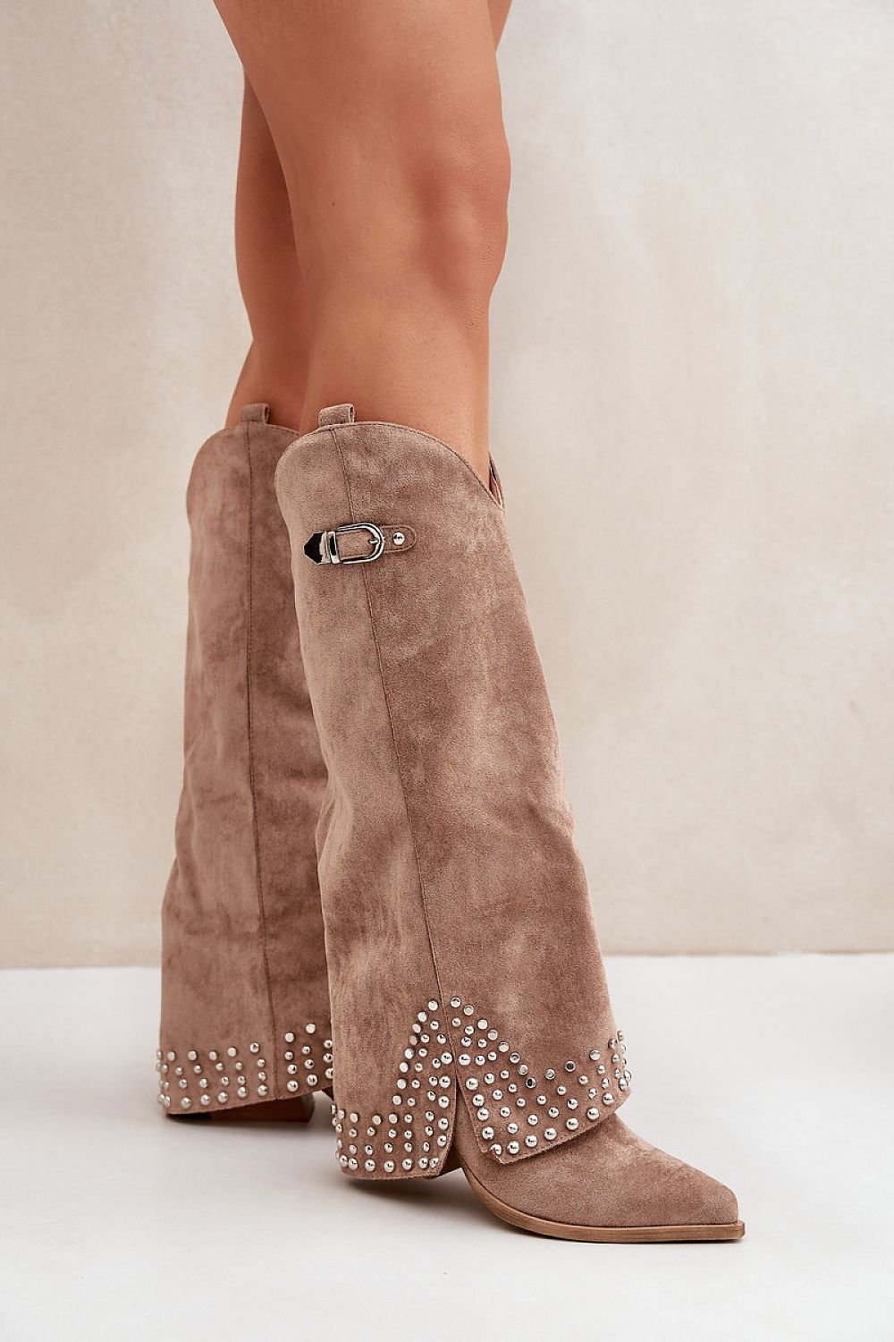Stiefel mit Absätzen Step in style