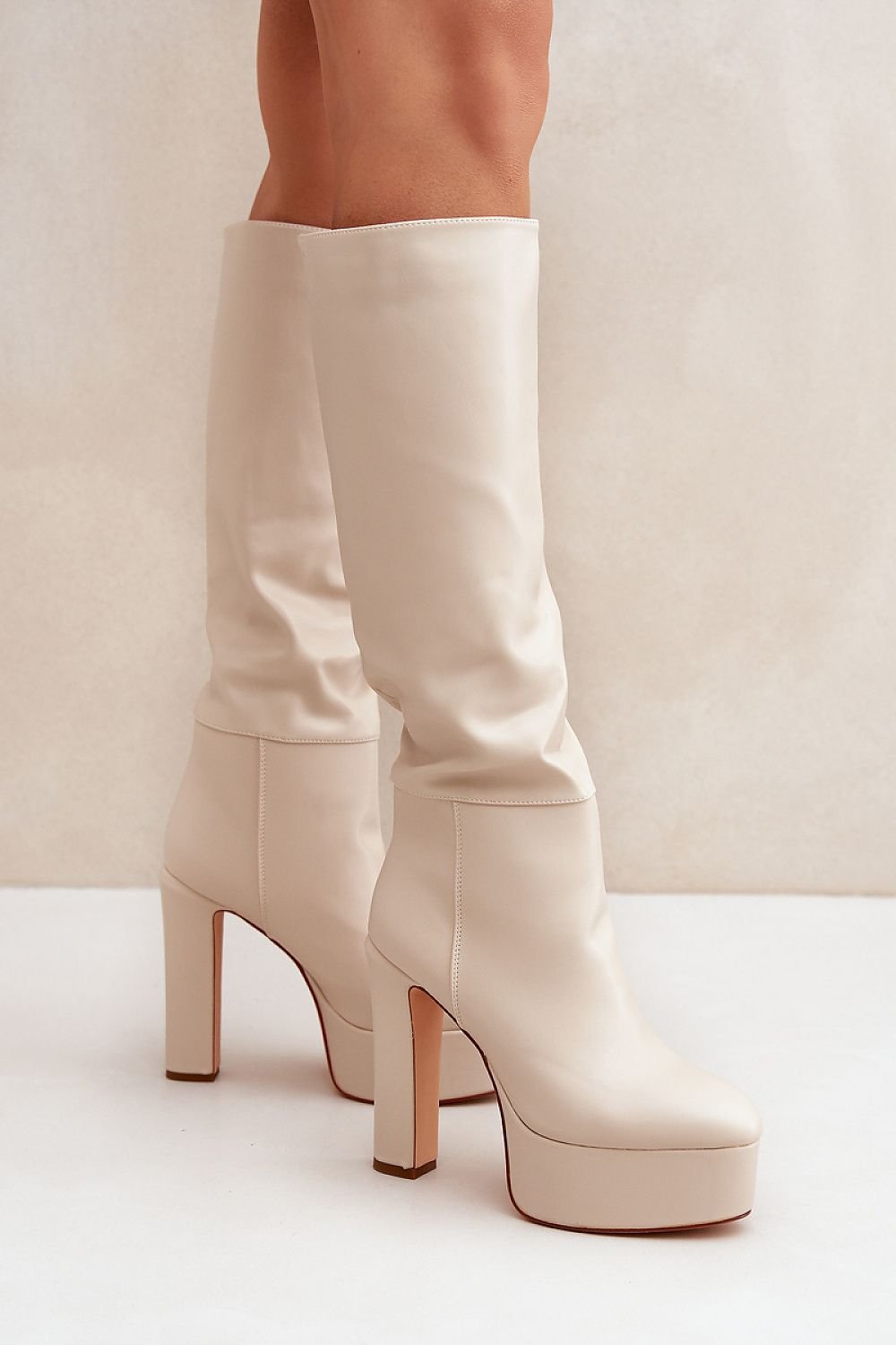 Stiefel mit Absätzen Step in style