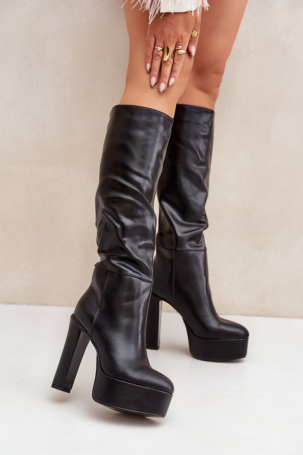 Stiefel mit Absätzen Step in style