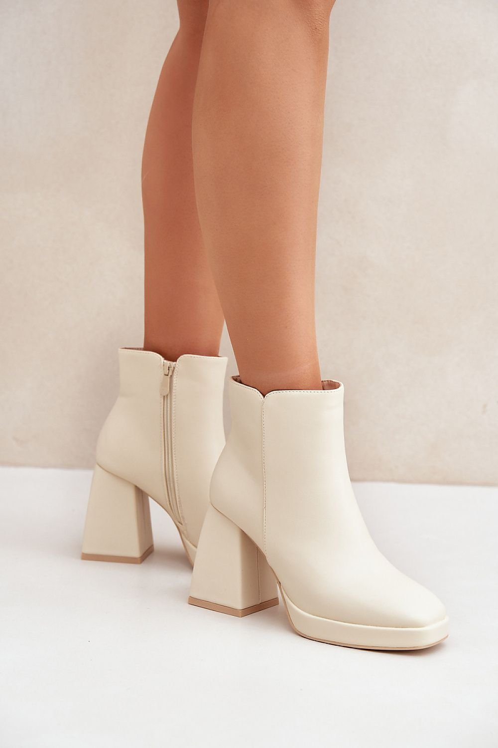 Stiefeletten mit Absatz Step in style