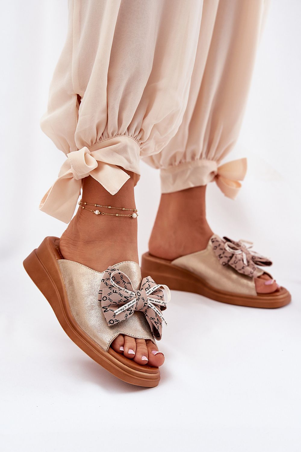Pantoletten model 211954 Step in style