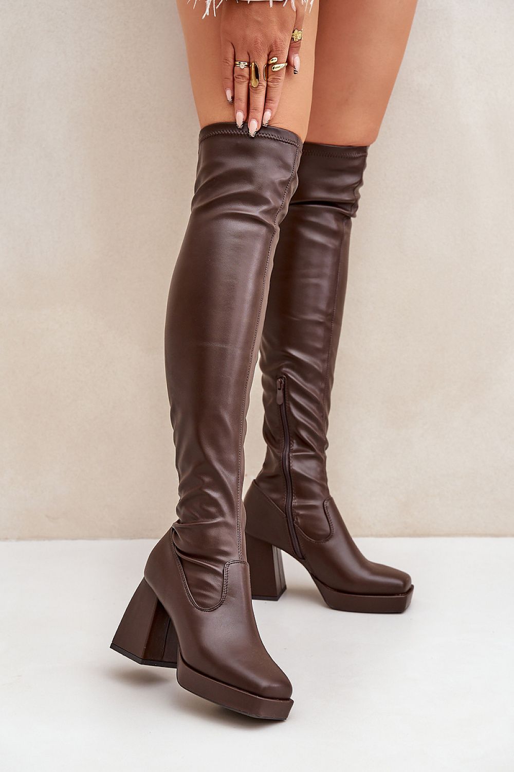 Stiefel mit Absätzen Step in style