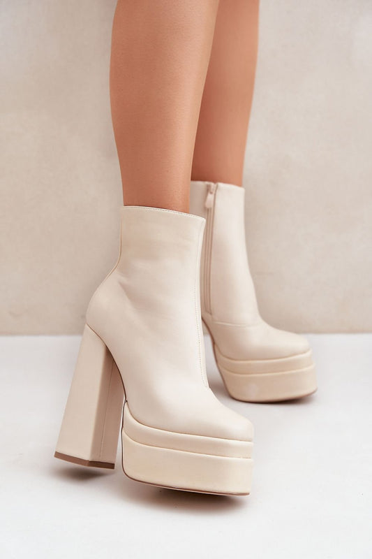 Stiefeletten mit Absatz Step in style